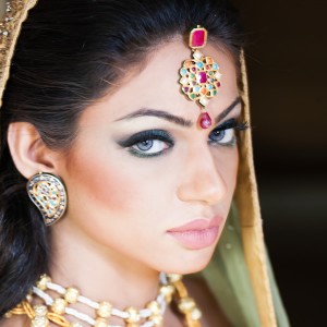 India-Young-Woman-Jewels