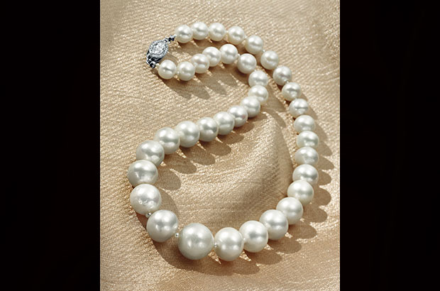 single-strand-natural-pearl-diamond-necklace