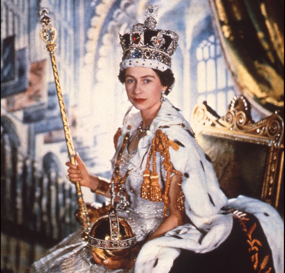 la-reine-elisabeth-II-le-jour-de-son-couronnement