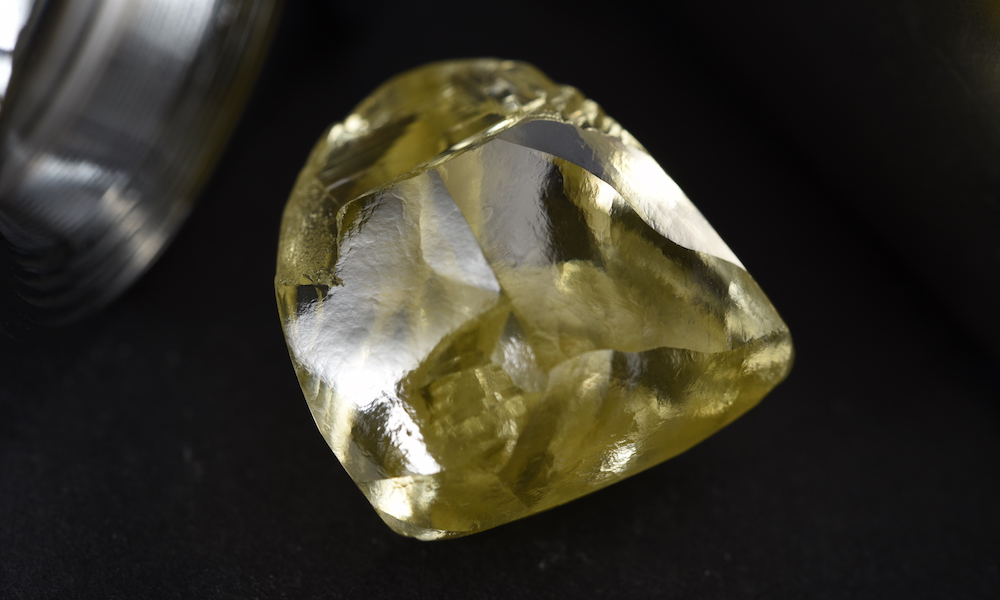 28.59 carat rough yellow fancy intense diamond  ALROSA Almazy Anabara 2018 2