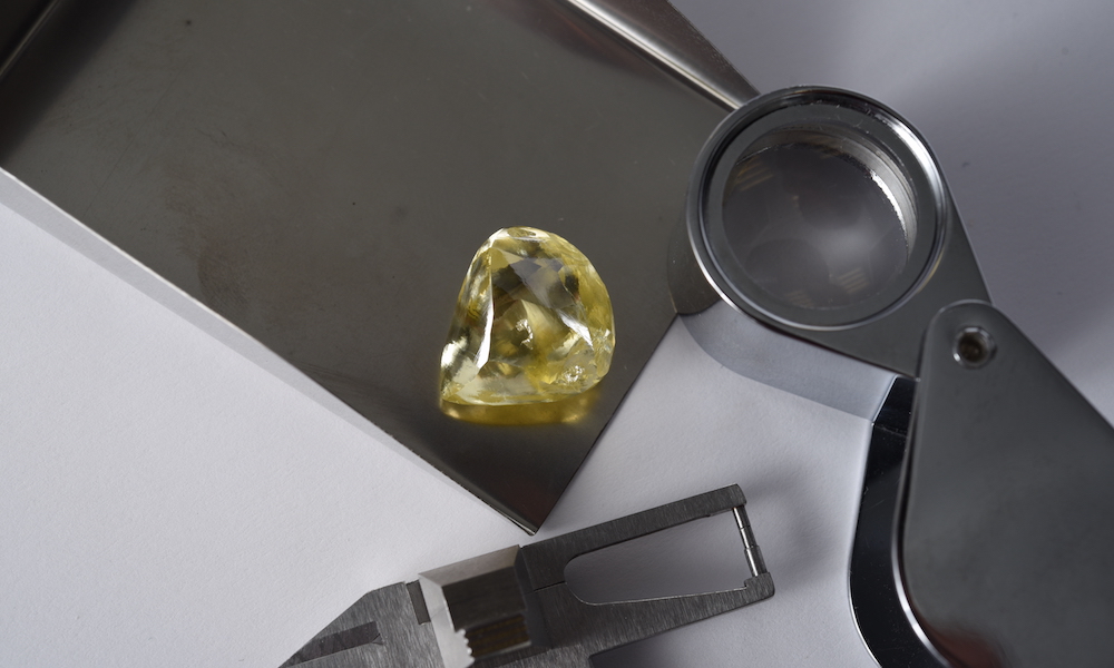 28.59 carat rough yellow fancy intense diamond  ALROSA Almazy Anabara 2018 3