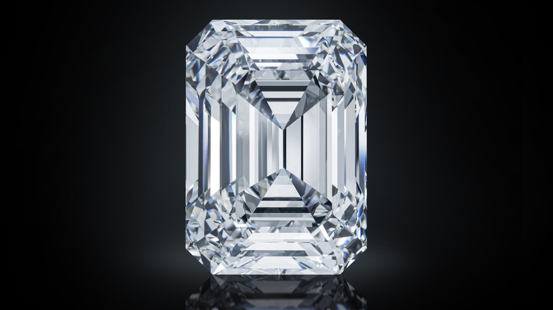 23,5 millions de dollars pour un diamant pur incolore de plus de 100 carats