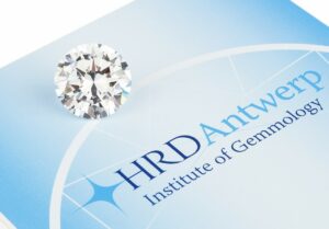How should lab-grown diamonds be graded?