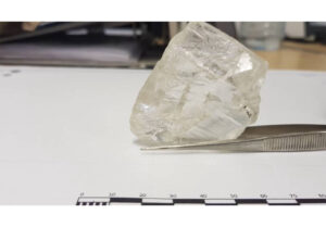 GIA finds synthetic diamond with forged inscription