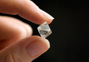Centaines de diamants de laboratoire non déclarés 