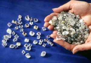 Pourquoi les diamants ont-ils été créés en couleur ?