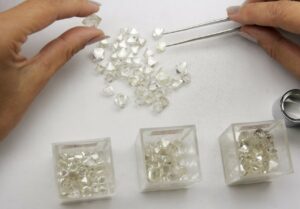 La bague aux deux diamants et le passé, le présent et l’avenir de l’industrie