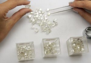 Only Natural Diamonds désigne son premier rédacteur-en-chef