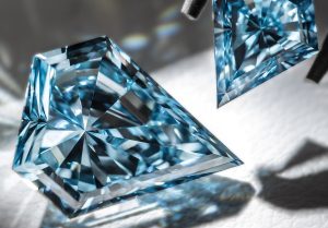 De Beers met un terme à son essai de bagues de fiançailles en diamants synthétiques