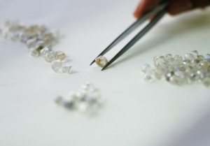 The secret of encrypted messages in diamonds