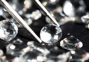De Beers a-t-il vraiment sous-estimé l’arrivée des diamants de synthèse ?