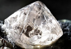 De Beers a-t-il vraiment sous-estimé l’arrivée des diamants de synthèse ?