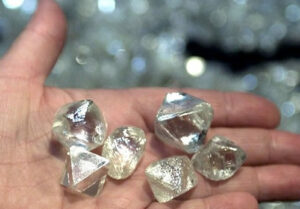 IDEX Online rough diamond market report: Banks and traders try to cut prices