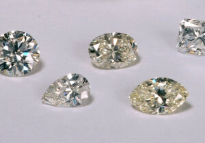 De Beers raises prices of smaller diamonds